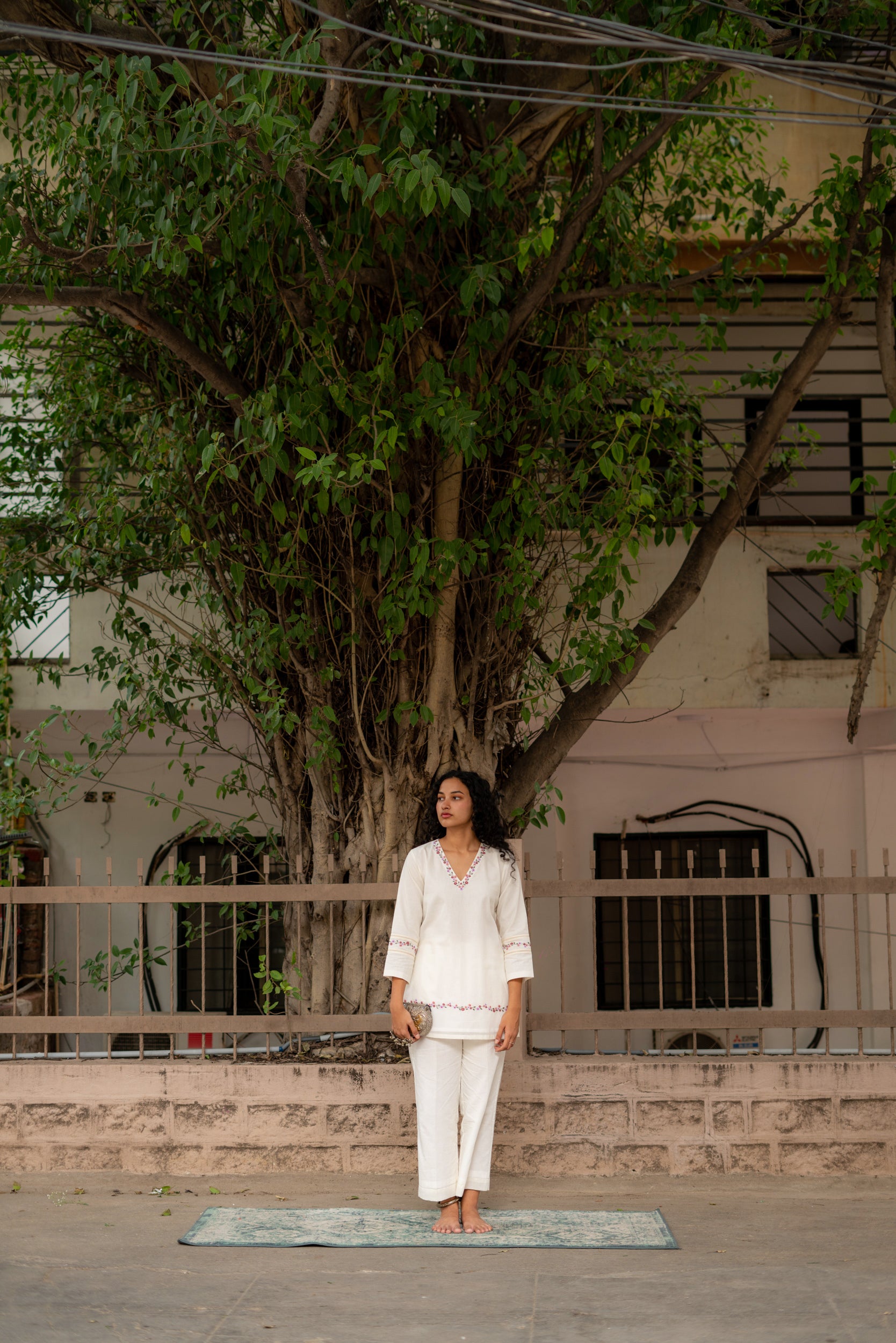Mira Kameez