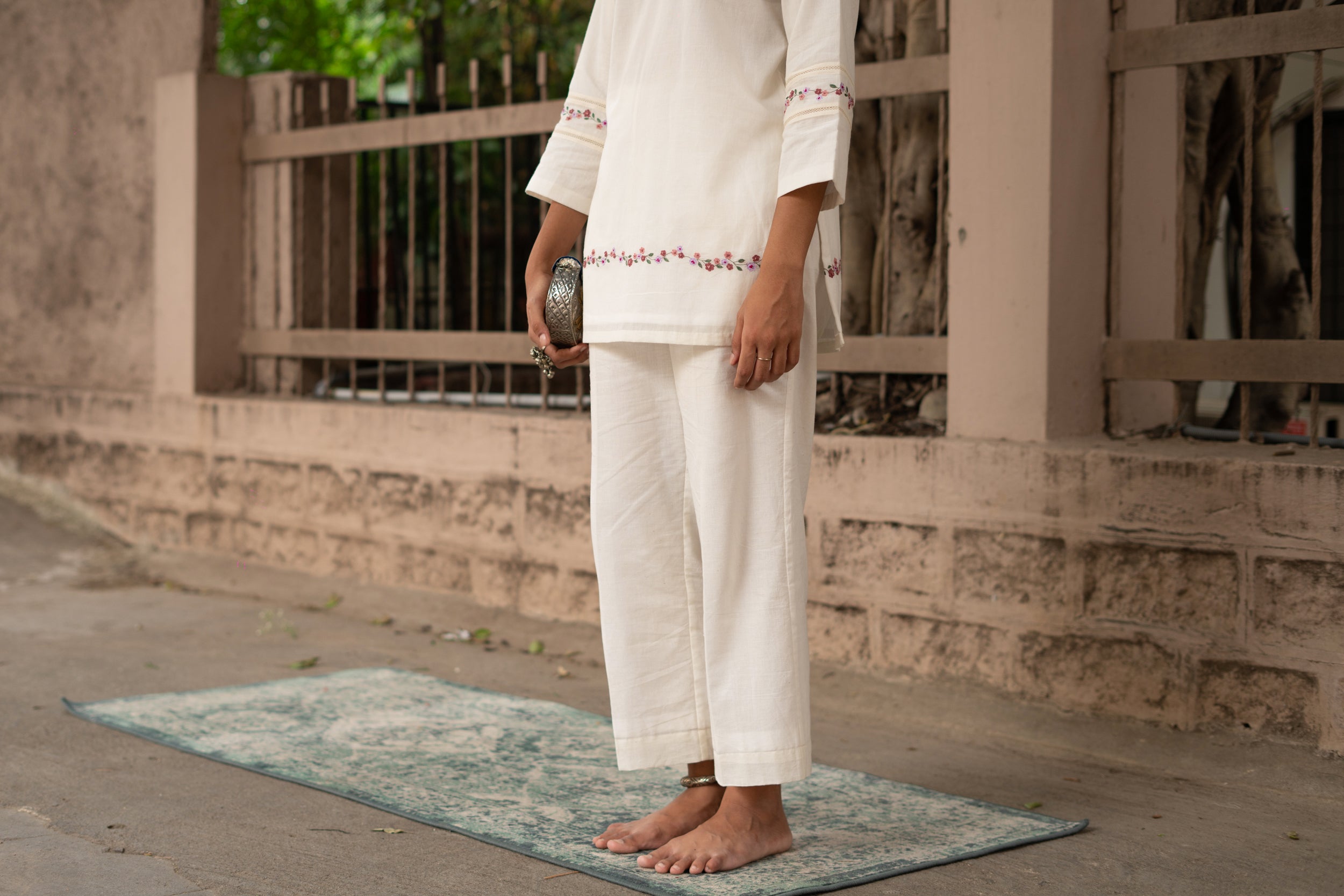 Mira Kameez